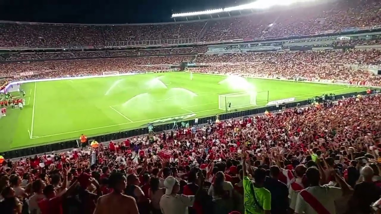 River Plate 2 México 0 La vuelta de "Los Borrachos del Tablón"