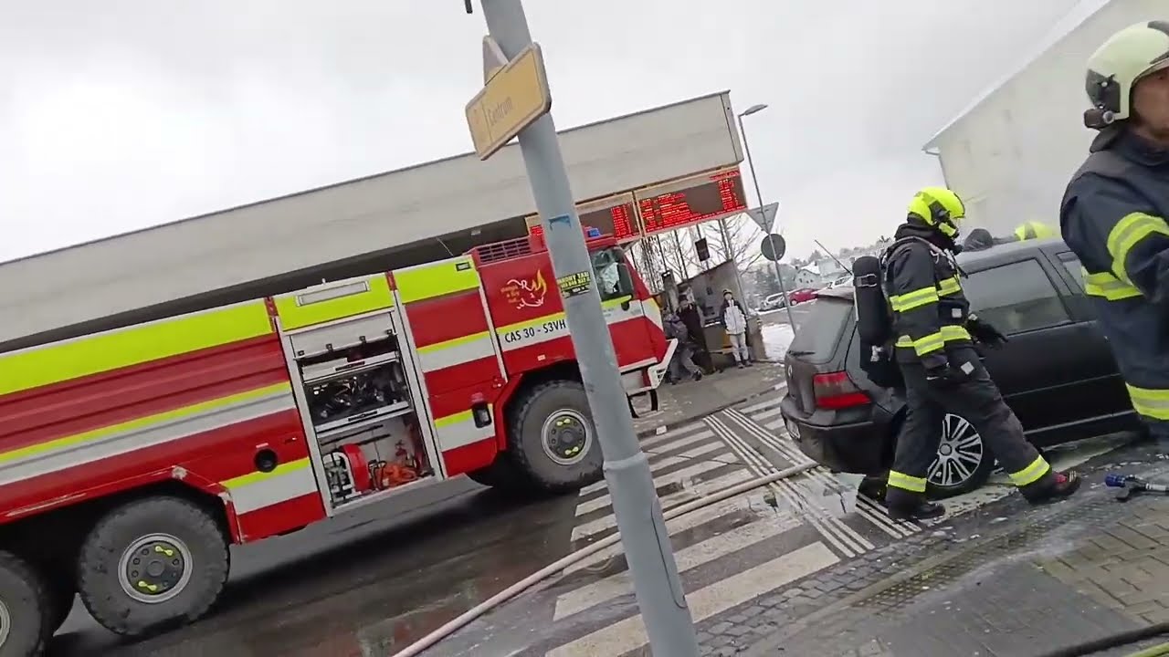 Požár auta v Turnově