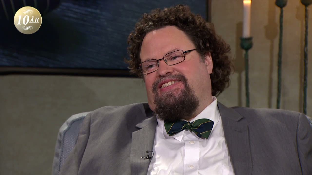 Edward Blom trött på viktmobbing – för tung för att adoptera - Malou Efter tio (TV4)