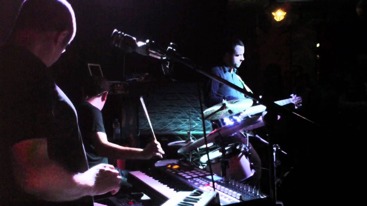 Mister Barrington @ Charlie Wright's London July 2012- "I Wanna Be the One"