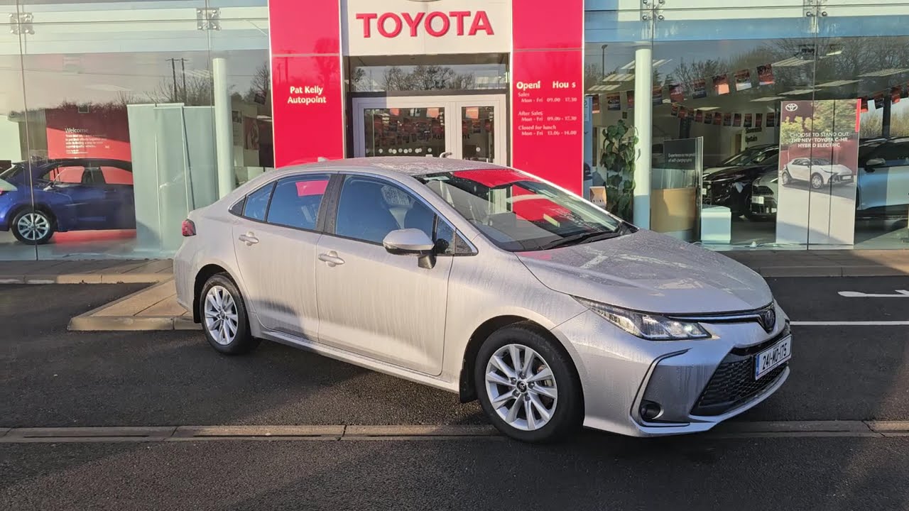 241MO175 Corolla Saloon Luna