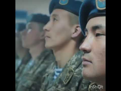 Голи қыздар таблеткаларымен секс Дивандағы жалаңаш жетілген әйелдер