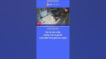 Táo tợn tên cướp khống chế cô gái trẻ, cướp điện thoại giữa ban ngày | Tin Tức Dân Sinh #shorts