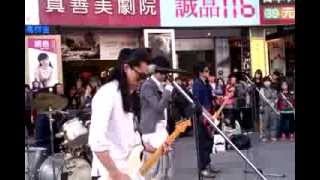 20140125 FUN4 不屑 #西門捷運6號出口前廣場