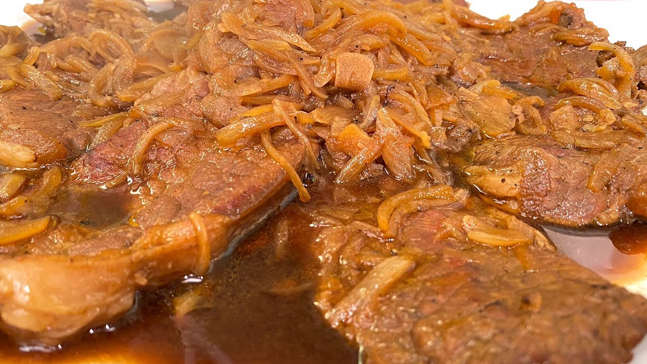 طريقة عمل لحمة بالبصل المكرمل | العزومة مع الشيف فاطمة أبو حاتي