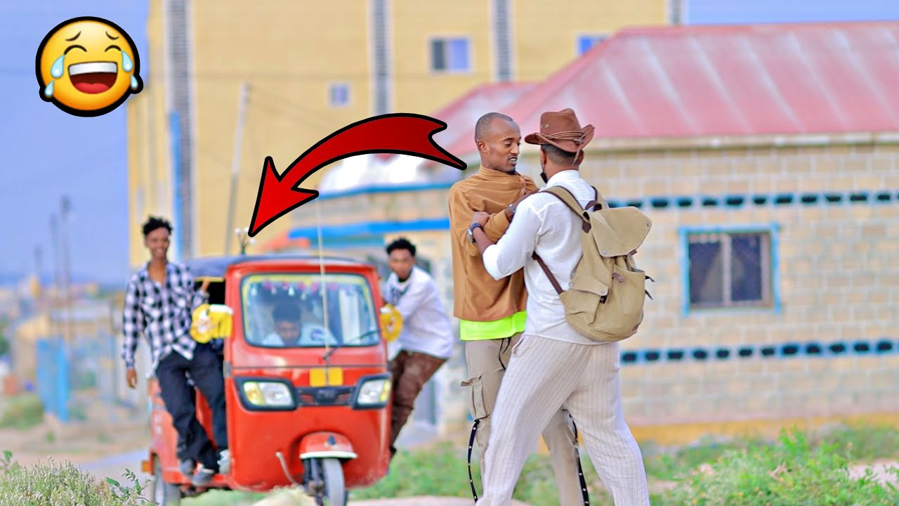 Waan Daandaansaday Kadibna Gaadhi Wiilal Ah Ayaa Ugu Yeedhay!! | Very Funny Public Prank | Kamera şa