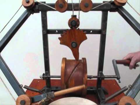 Robot Leonardo da Vinci tamburellatore. niccolaiga...