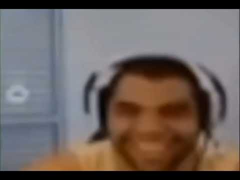 رياكشن واحد يضحك بقوة 