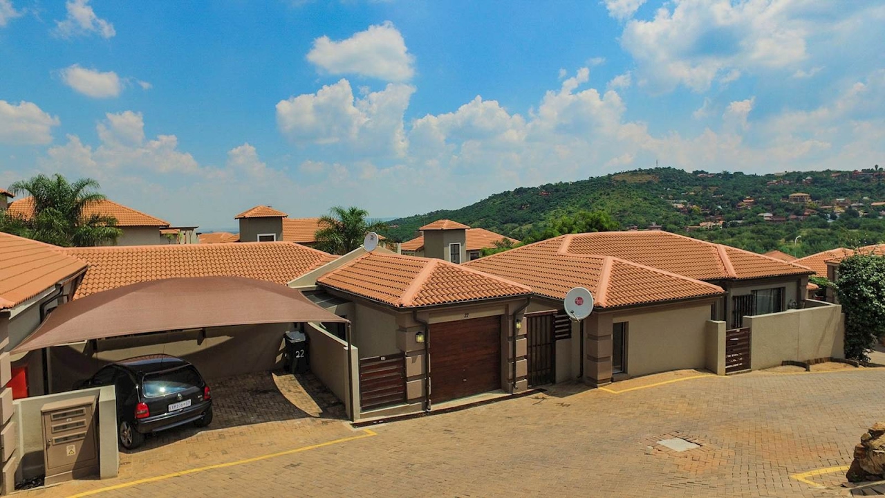 3 Bedroom Townhouse for sale in Gauteng Johannesburg Johannesburg