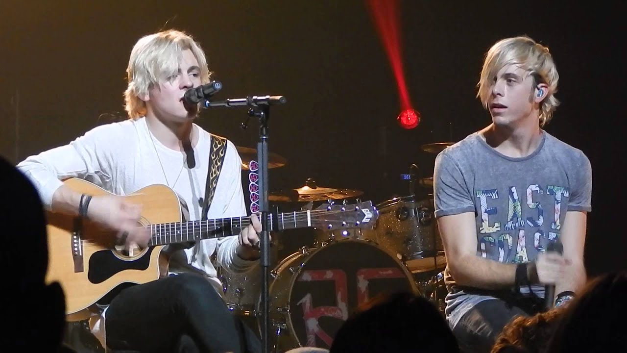 R5 (talking + acoustic song) - Reading, PA - November 26, 2014