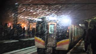 [HD]E129系6両編成　新津駅発車