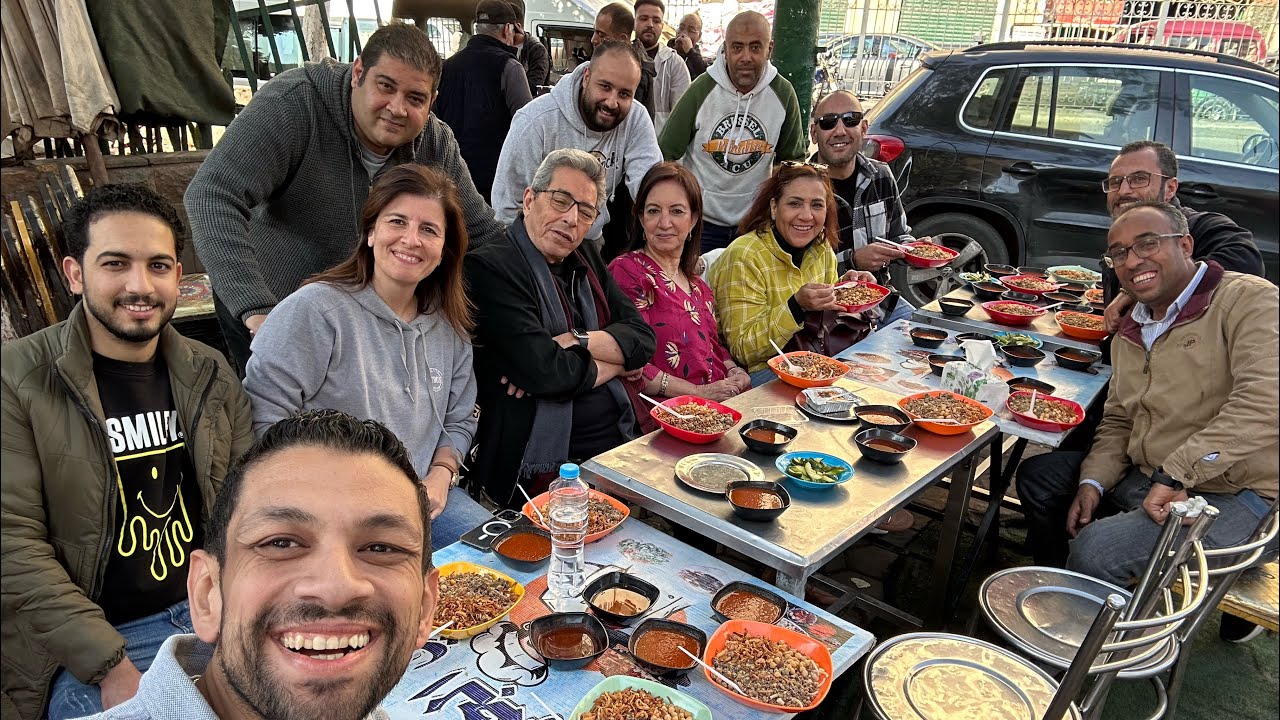 باب الخلق| الكشري وصل للعالمية واتسجل باسم مصر!! هندخل معاكم مطبخ اقدم محل كشري!