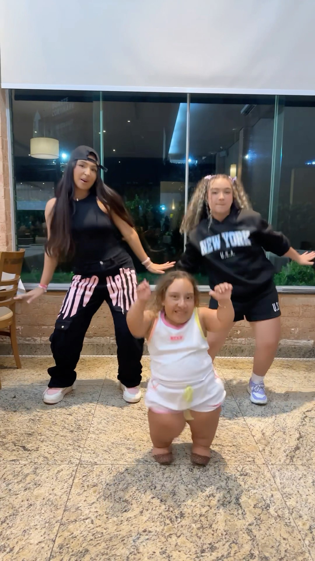 Bambolê - Música para crianças e famílias com MC Divertida, Kysha e Mine