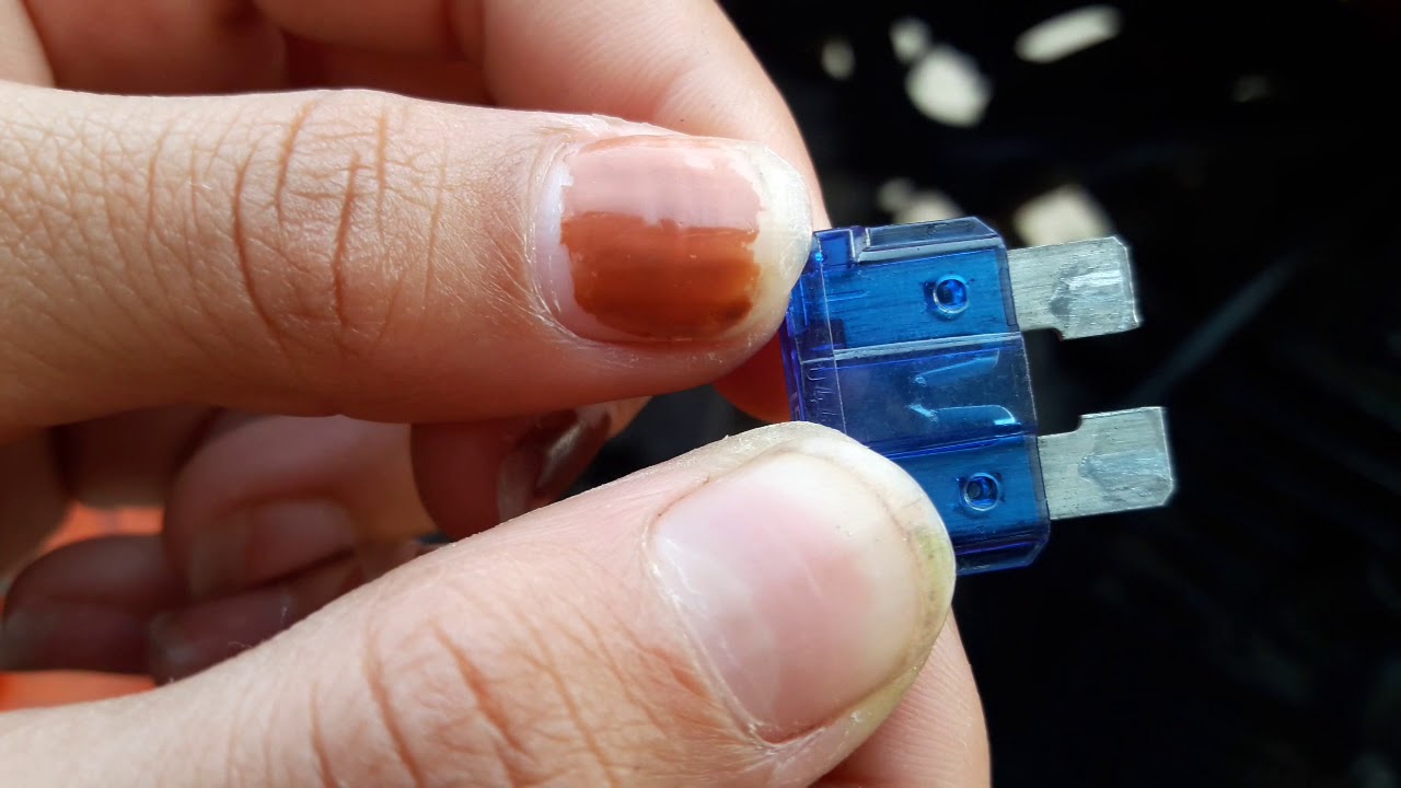 No hace contacto mi moto yamaha fz16 y el tablero no prende, sólo prende a pata