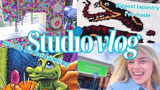 Crochet with me - Studio Vlog - finishing big projects, starting new ones and trying new hobbies!