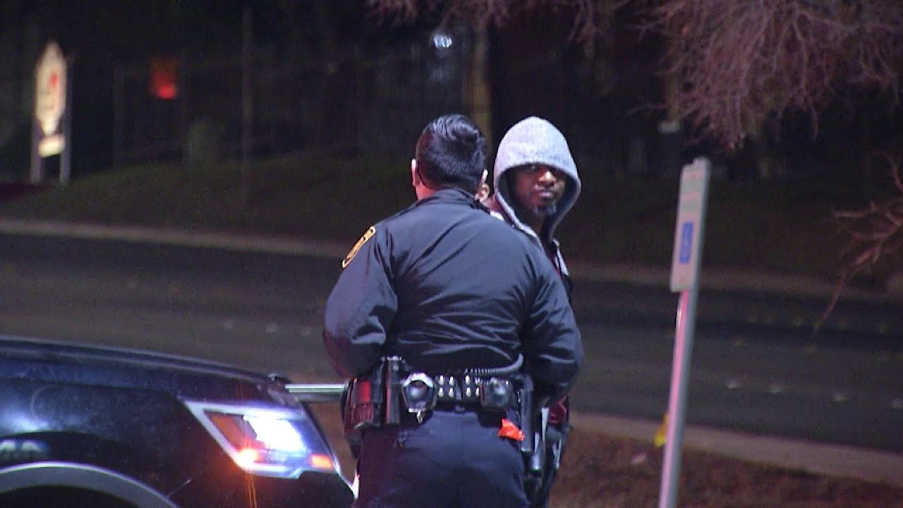 2 wounded, 1 arrested in apartment shooting on NW Side - YouTube