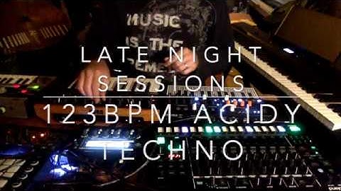 123BPM acidy techno - Tr8s, Micromonsta, Microfreak, Monologue - Late night sessions