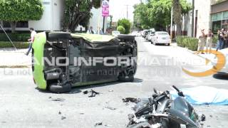 Motociclista muere al impactarse contra auto
