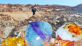 Professional tools open huge granite with 100 carats of blue diamonds inside