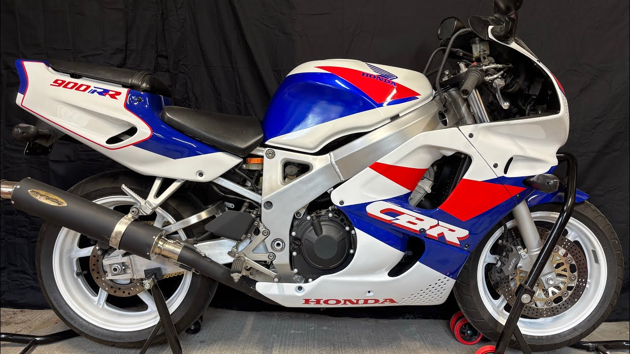 Full restoration of an iconic 90’s super bike!! Honda cbr900 fireblade restoration start to finish!!