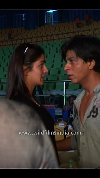 Shah Rukh Khan smokes and chats casually with Katrina Kaif