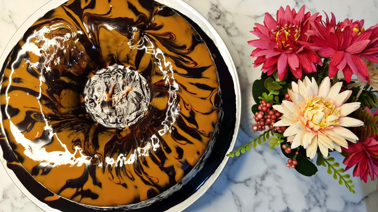 كيكة بركانية دمااار وانهيار❤❤ هشة خفيفة مع الصوص اللذيذ#نوتيلا#لوتس استمتعوا بالطعم ادماان😍كيكة نونو