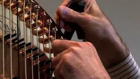 How to change harp strings