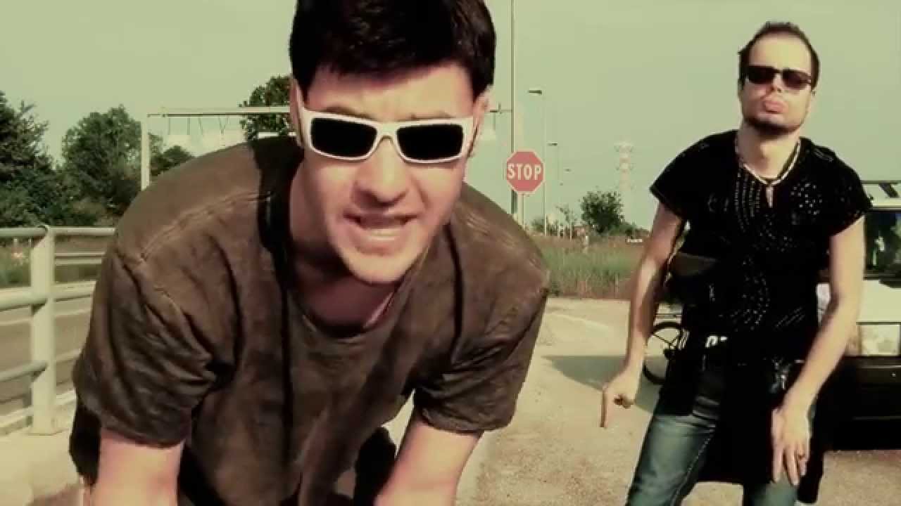 Iron Rizzo Mark Barrel feat. Iron Rizzo - Non vendo Bamba (parodia gue pequeno ...