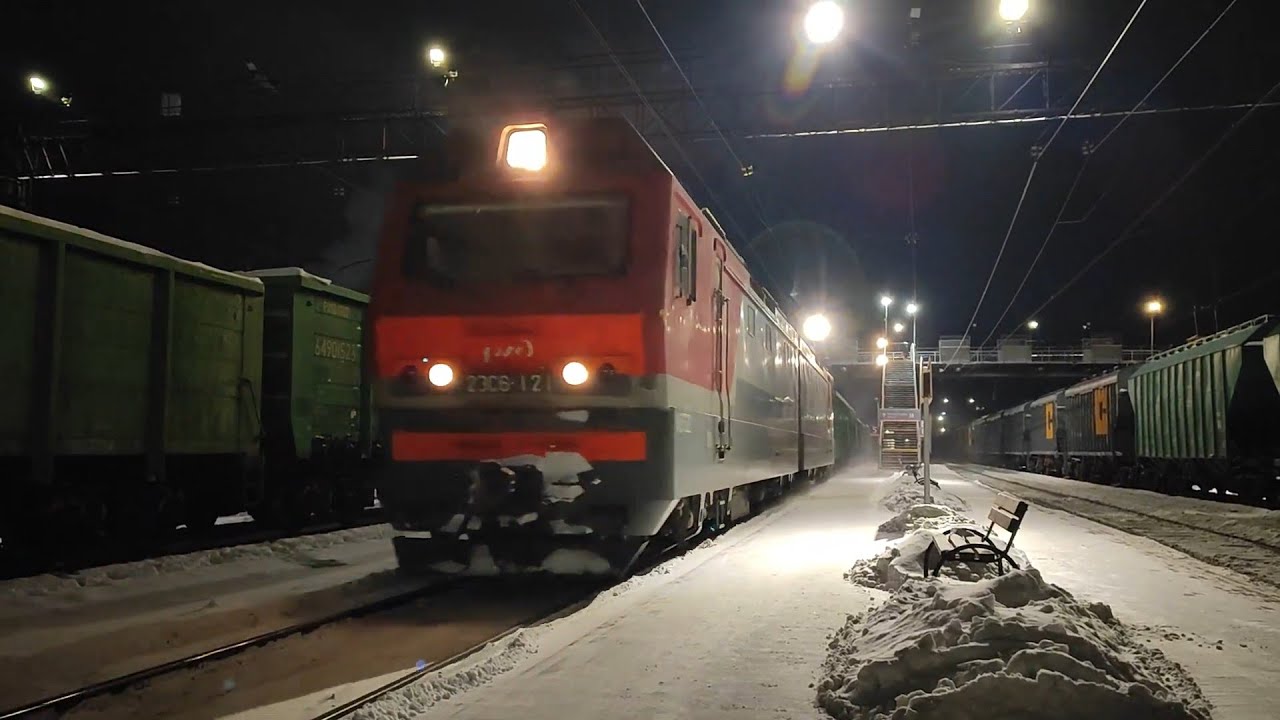 2ЭС6-121 "Синара" с грузовым поездом следует по станции Курган через о. п. Курганка