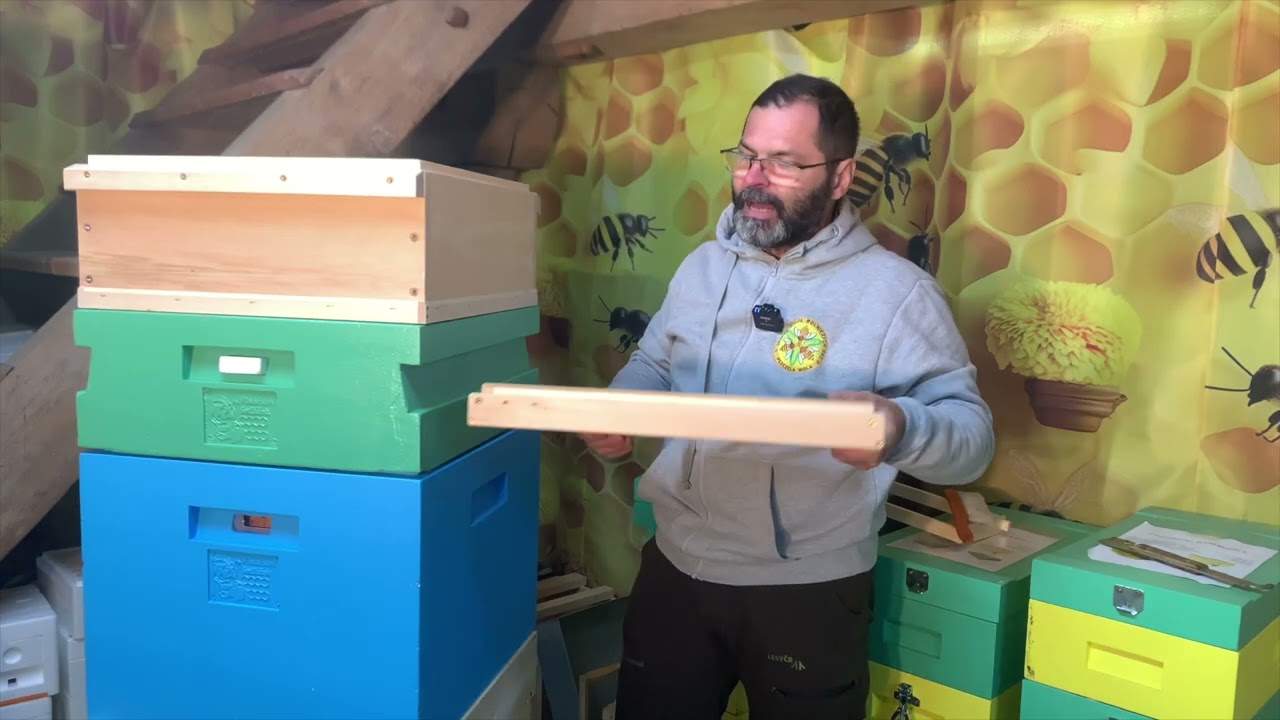 157/25 Odvčelování při vytáčení - smetáčkem, náběhy, smykem, ometačem, výkluzy 2/2