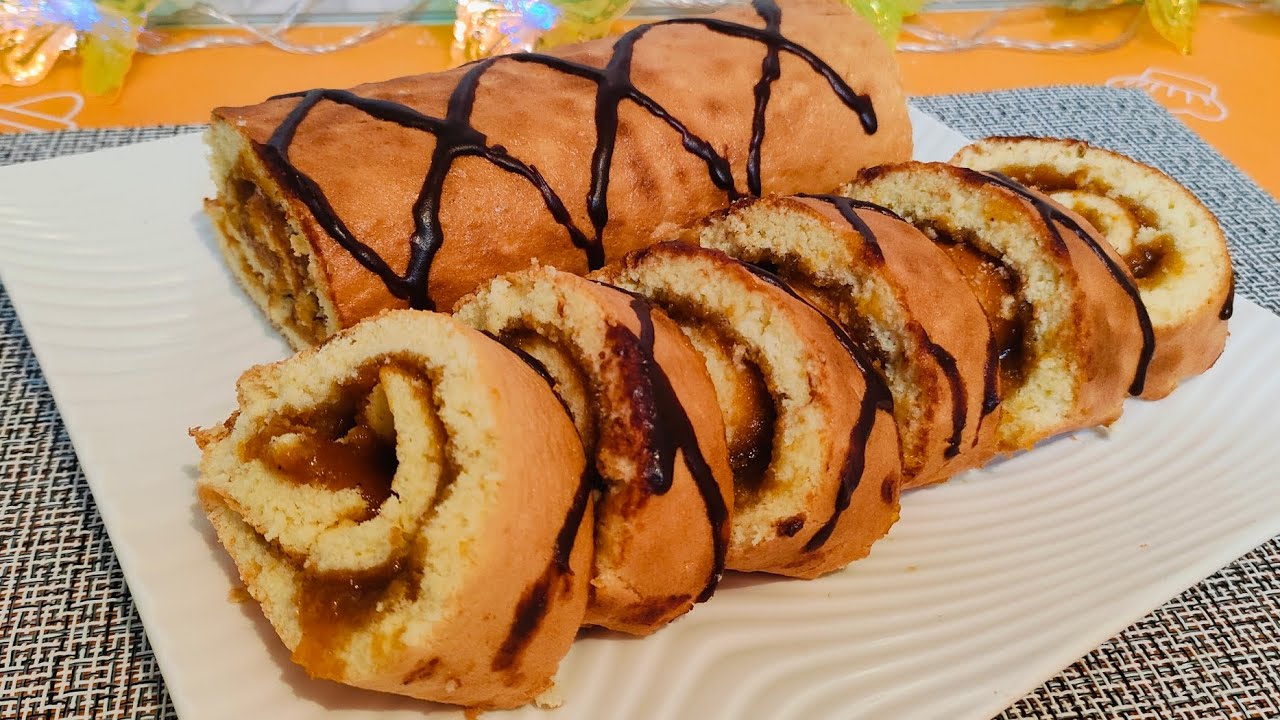 Szybki biszkopt z dżemem, przygotowany z minimalnej ilości składników