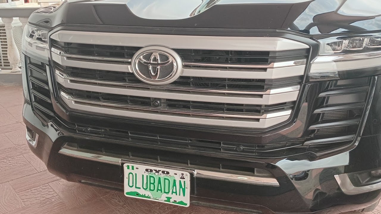 ПРИБЫТИЕ ЕГО ЕГО ГОСПОДЬЯ РАШИДА АДЕВОЛУ ЛАДОДЖИ НА ЕГО ЛЕКЦИЮ В РАМАДАН В ДВОРЕЦЕ