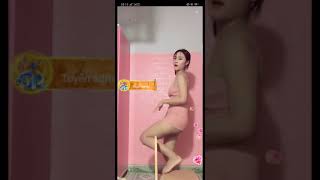 Gái xinh nhảy lắc mông trên bigo live