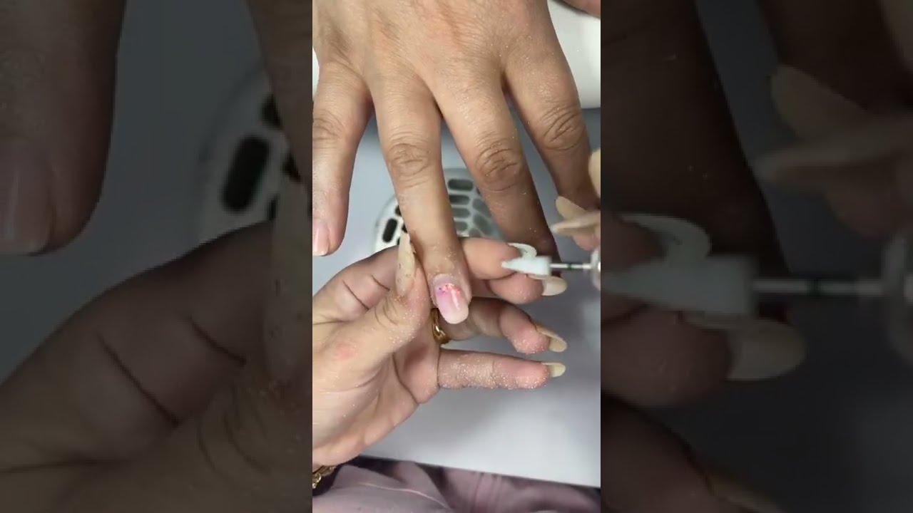 Intretinere cu polygel pe unghii scurte