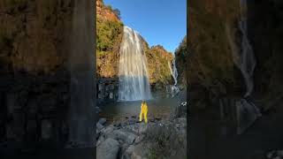 Бузова у водопада