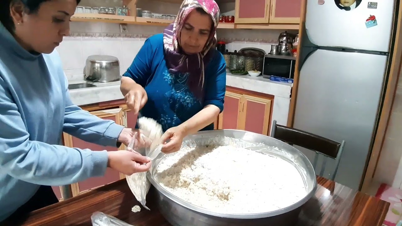 Tarhana Yapımı Köy Usulü, Tufanbeyliye Özgü tarhana bol yoğurtlu. Keçi ve inek Sütü Karışımı