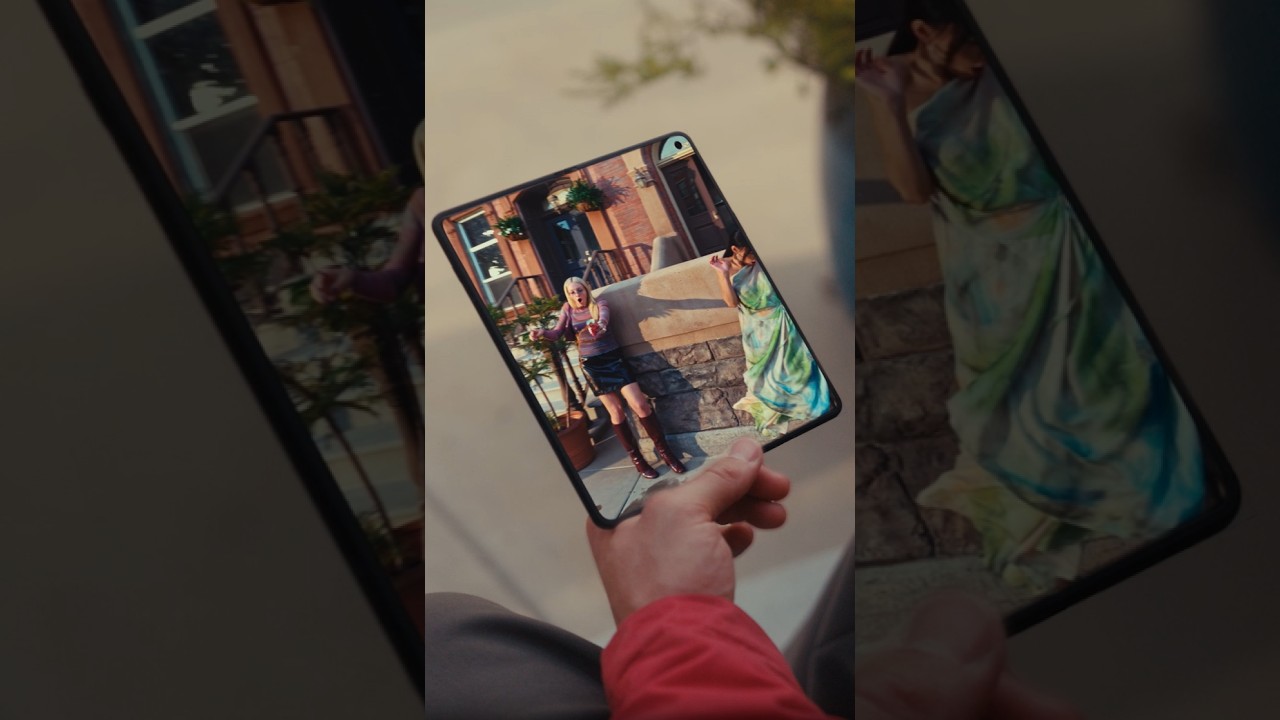 Capture the moment with #MotorolaRazrFoldc