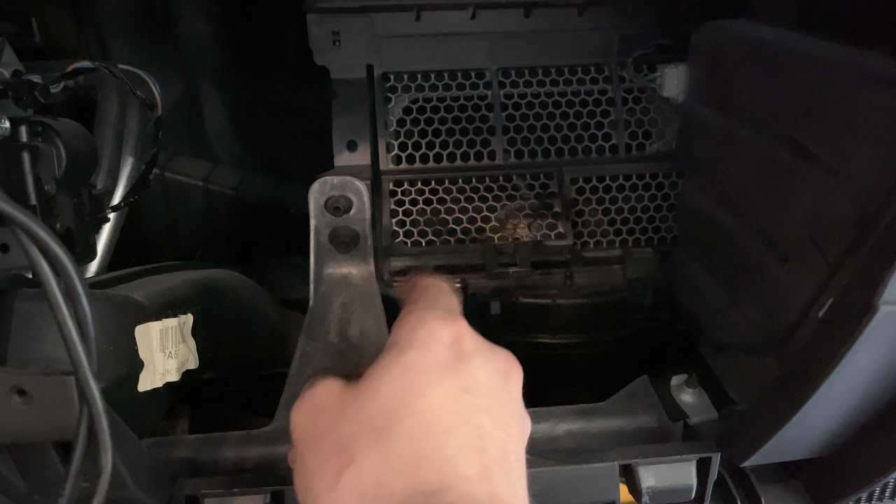 Jeep Wrangler JK cabin air filter replacement - YouTube