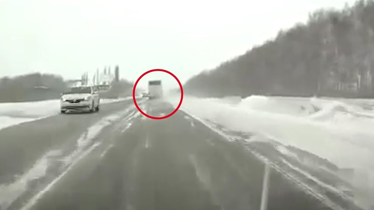 Автобус слетел в кювет на трассе Стерлитамак – Раевка - YouTube