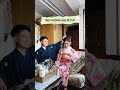 Anh chàng rụt rè quá.