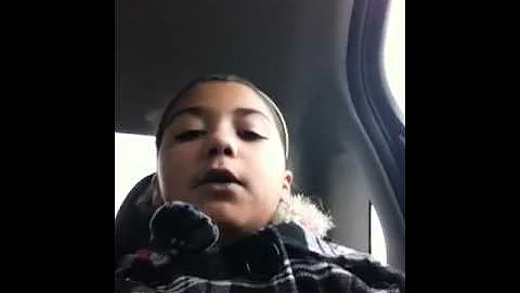 The dork Juliana in the car