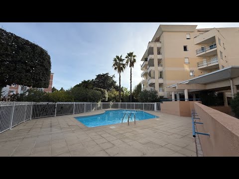 Viager libre Fréjus St-Raphaël – F2 meublé avec terrasse, piscine Azur Viager spécialiste du viager