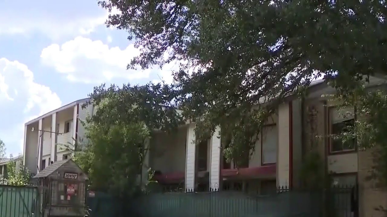 Vacant apartment to be demolished in west Houston