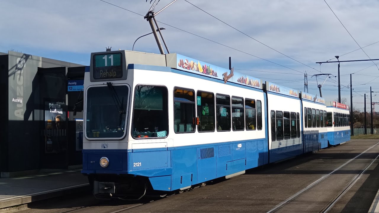 Strassenbahn Zürich Tram 2000 Sänfte + Pony auf der Linie 11 Richtung Auzelg 