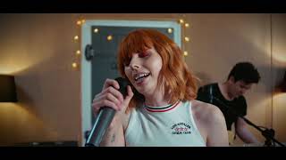 BETSIE GØLD - Craving You (Live @ Glasshouse Studios)