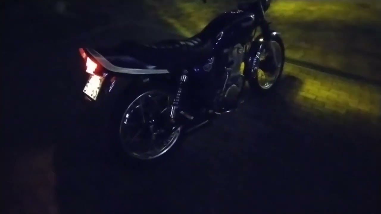 SR400 ショットガン☆ライダーズ ショート管マフラー - YouTube