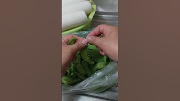 How to string and tip snap snow peas #shorts #snowpeas #howto #how