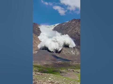 Crazy Video: Massive Avalanche Strikes Photographer While Camera Rolls