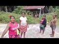 Mama Papua Tolak Vaksin , dengan Blokade Jalan .