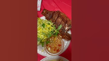 Cá rô phi chiên giòn ăn với xoài bằm chấm nước mắm chua ngọt